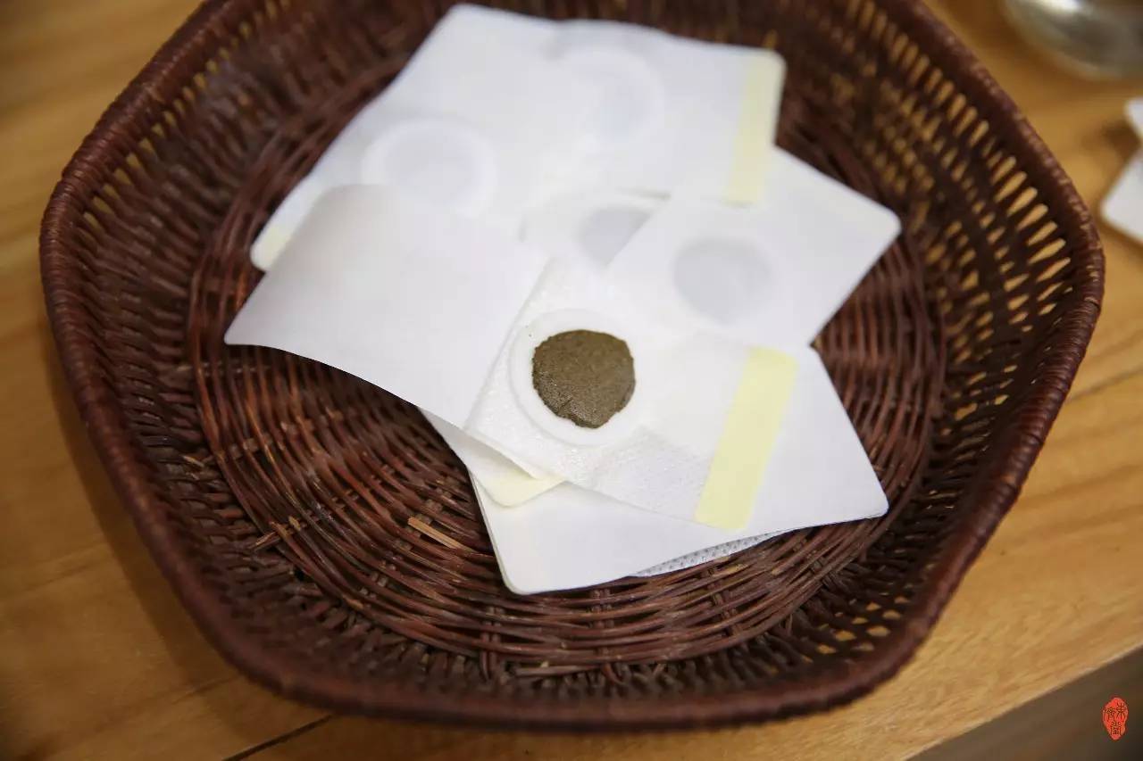 1、三伏貼怎么貼？多久貼一次？